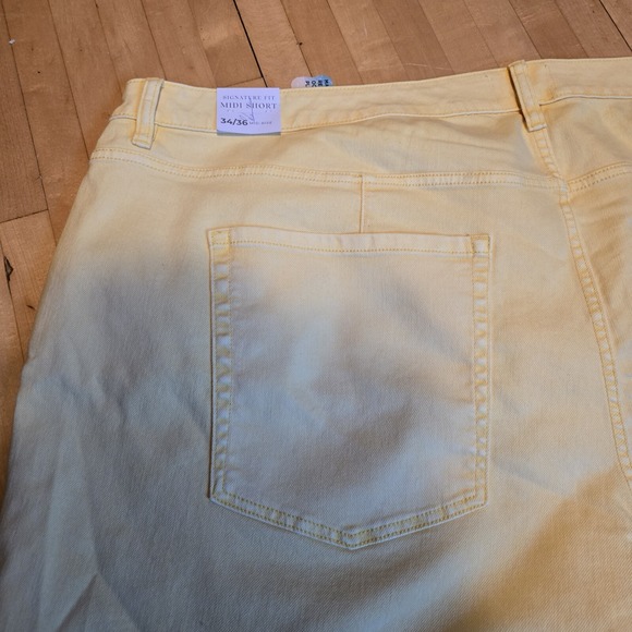 Lane Bryant NWT Women Signature Fit Plus Yellow Denim Shorts Sz34-36 recycle $70 - Picture 3 of 14